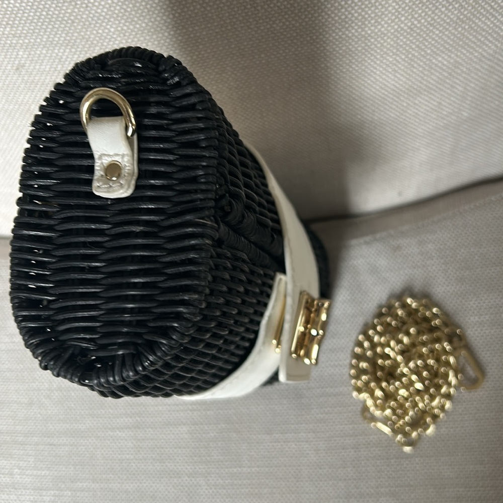 CLUTCH Black Rattan & Ivory Leather with Detachable Goldtone chain Lined EUC - Picture 8 of 14